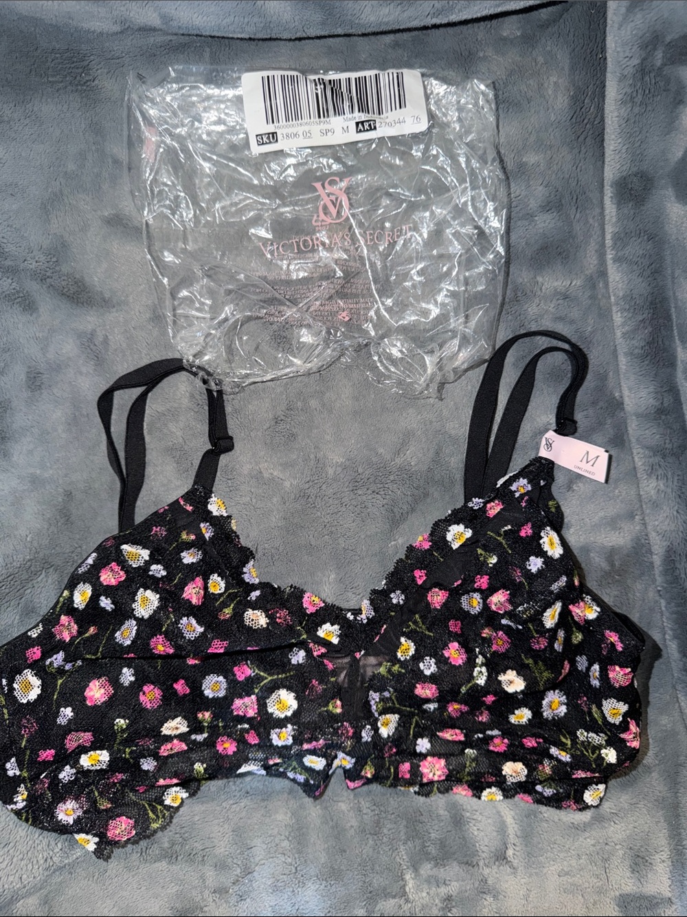 *NWT* Victoria's Secret Black Floral Lace Bralette - Medium